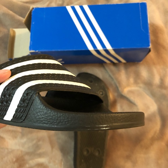 Men's Adilette Shower Slides Sneaker - Picture 4 of 5